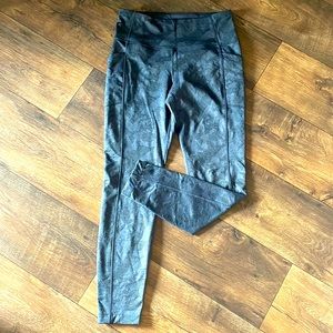 Mondetta Performance+Luxury Small Black Snake Skin Like Pattern Design Leggings